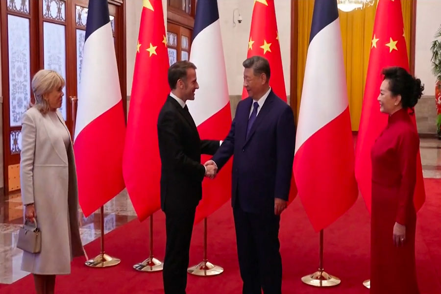 Macron solicita a Xi Jimping corregir desequilibrios comerciales y actuar sobre Ucrania