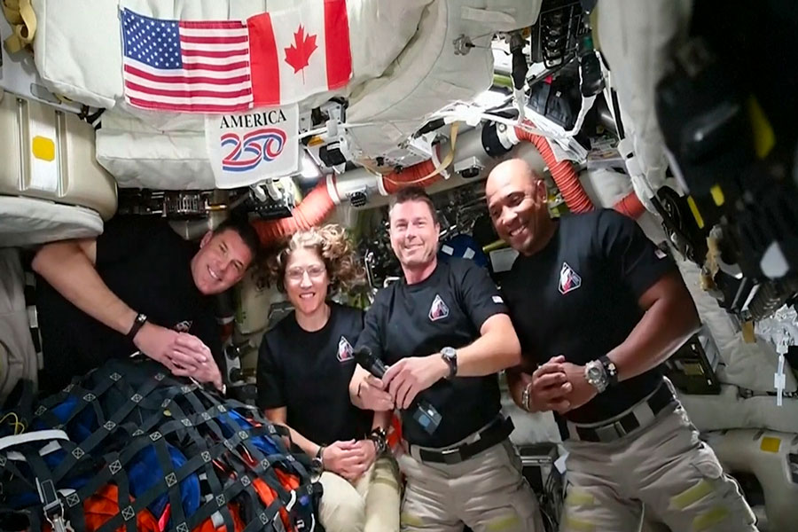 Artemis II: astronautas se preparan para volver a la Tierra tras sobrevolar por la Luna