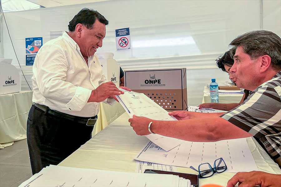 Elecciones 2026: José Luna emite su voto