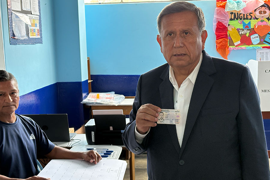 Elecciones 2026: Antonio Ortiz emite su voto