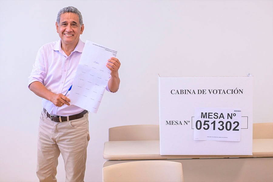 Elecciones 2026: Mesías Guevara emite su voto