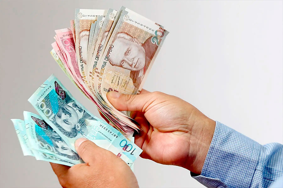 Gobierno anuncia que elevará la remuneración mínima vital a S/ 1,300 mensuales