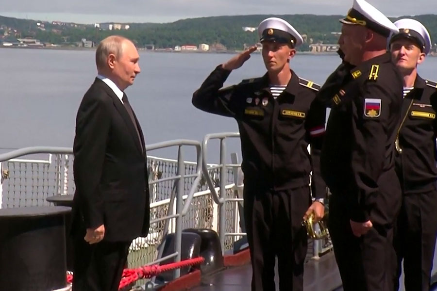 Putin advierte con interceptar y confiscar buques occidentales