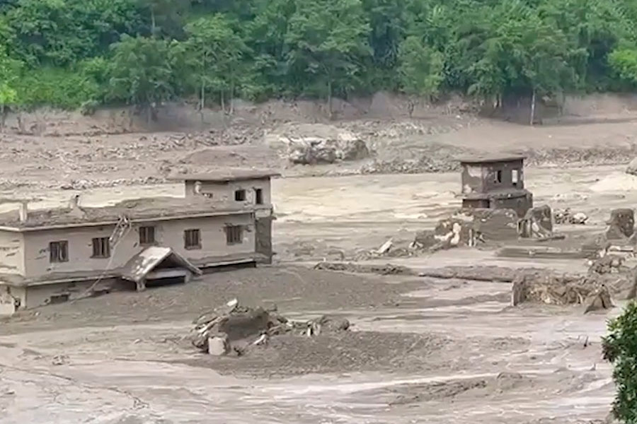 Nepal: fuertes desbordes en frontera con China deja cientos de desaparecidos