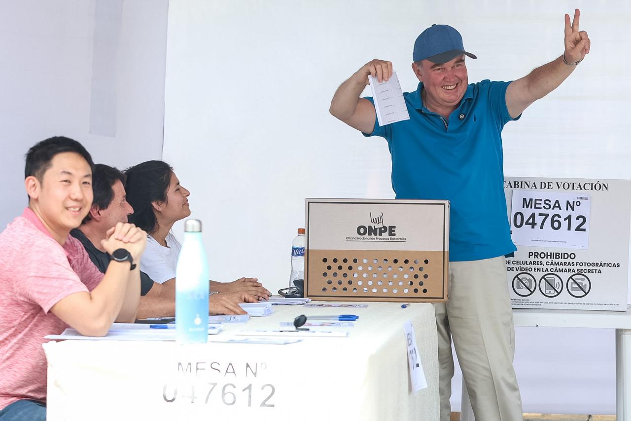 ERM 2026: Rafael López Aliaga emite su voto en San Isidro
