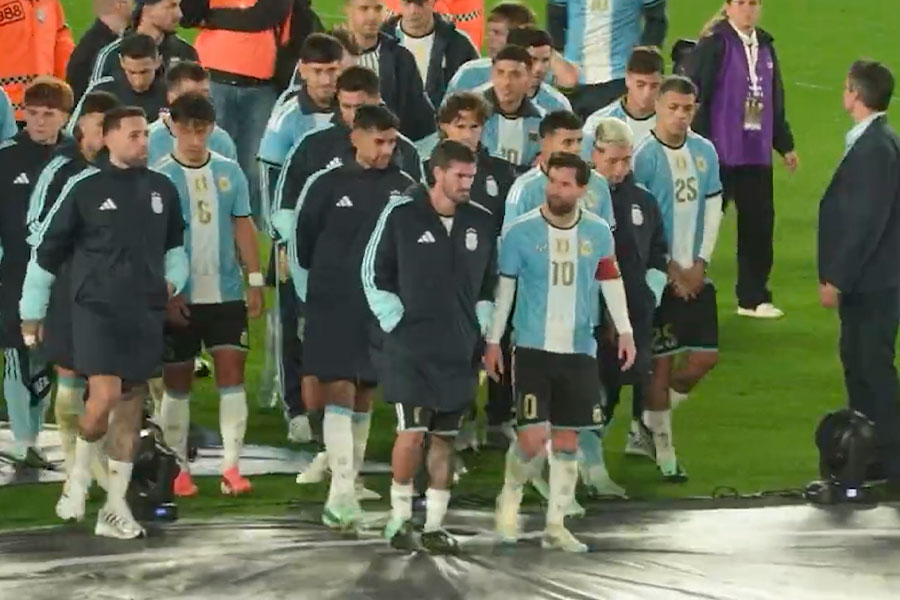 Lionel Messi se retiró de la selección argentina el martes en Buenos Aires con gol