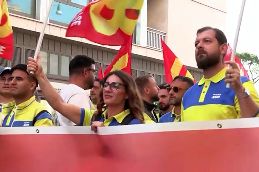Estudiantes y trabajadores protestan en Italia bajo un fuerte despliegue de seguridad