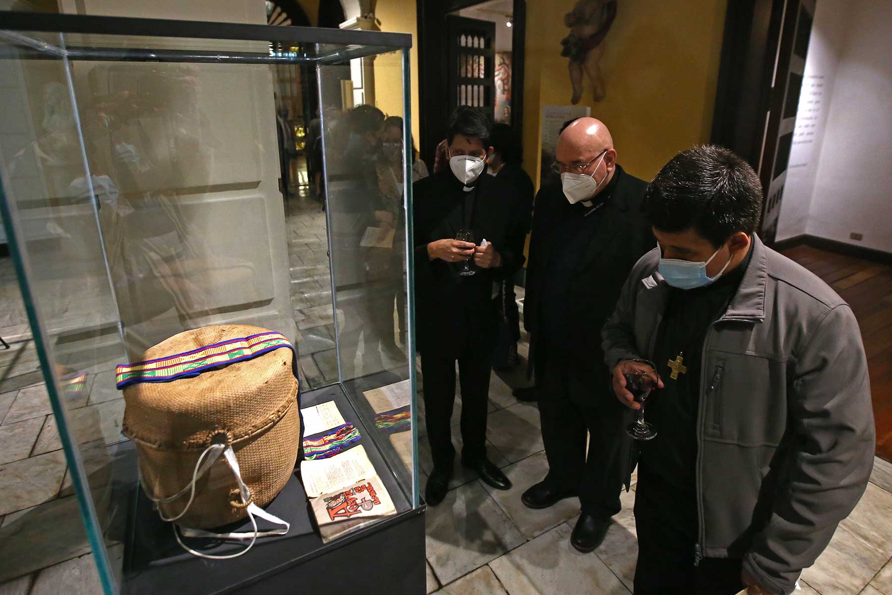 Exposición temporal presenta objetos del sacerdote salesiano Luis Bolla.