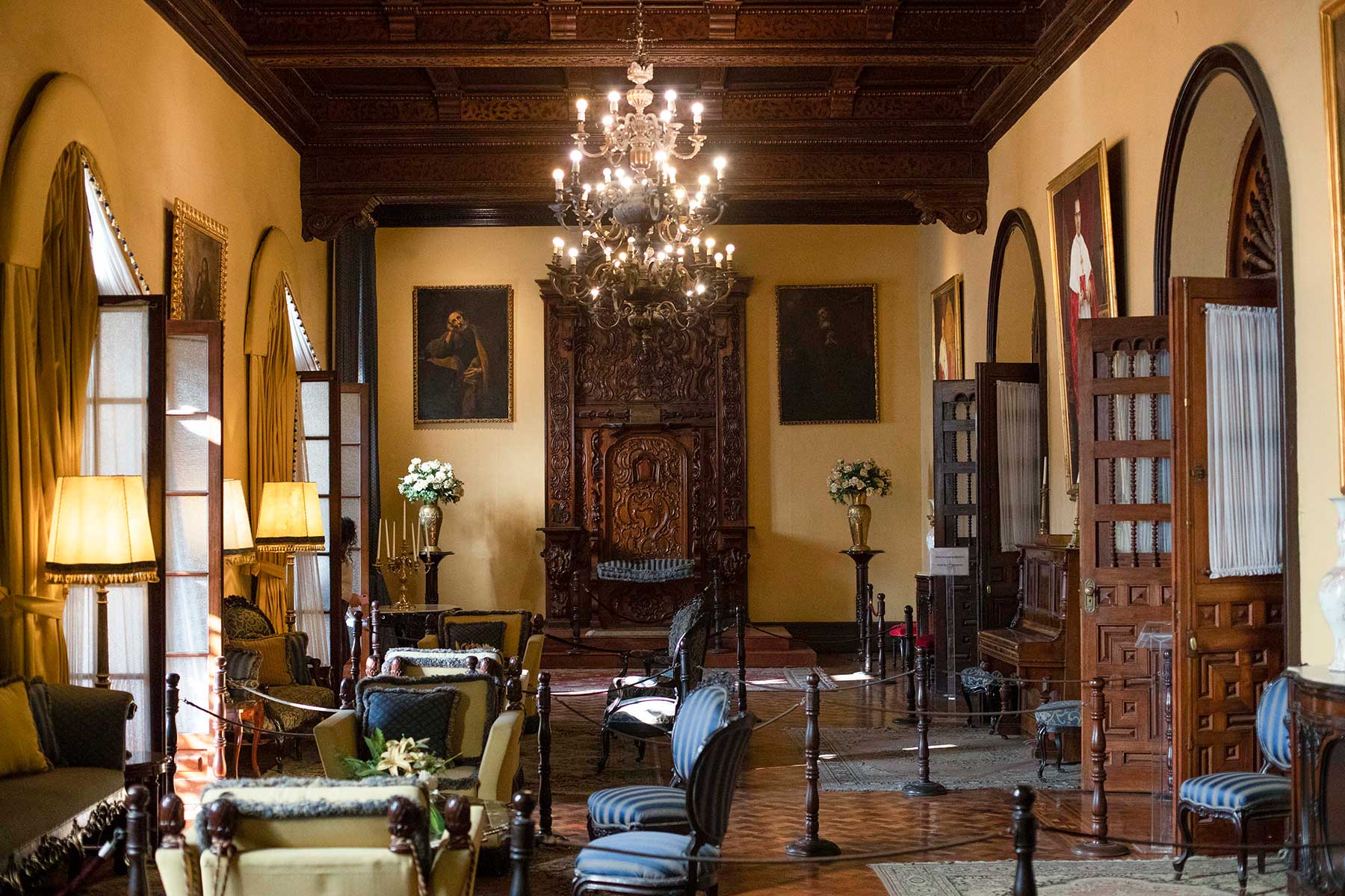 Ambientes donde desempeñaban funciones los arzobispos de Lima.