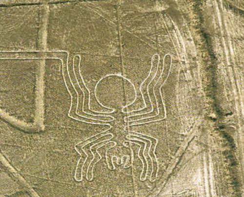 Las enigmáticas Líneas de Nasca se aprecian mejor desde un vuelo de avión.