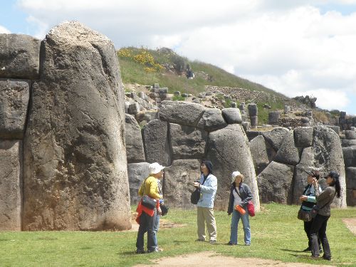 Sacsayhuamán es el parque arqueológico que se ubica cerca de la ciudad de Cusco.