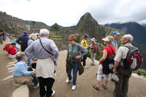 Un gran número de turistas extranjero visita la ciudadela inca considerada maravilla del mundo moderno.