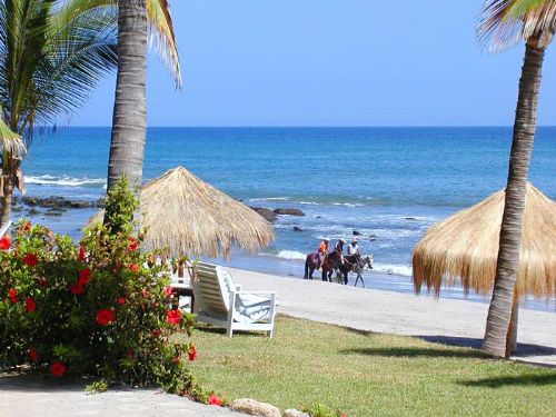 El norte del país posee hermosas playas para visitar todo el año.