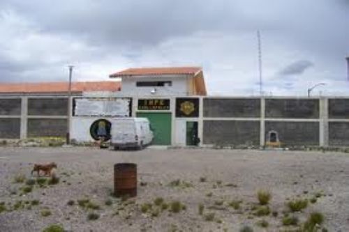Policía reforzó la seguridad en el exterior del penal de Challapalca, en Tacna.