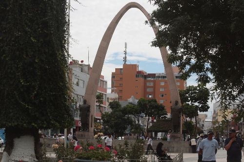 El monumento a Grau y Bolognesi es un símbolo de la ciudad de Tacna.